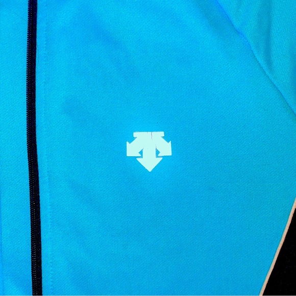 Descente Cycling Jacket in Light Blue Colorblock Color: Blue/White | Size: M - Picture 4 of 5